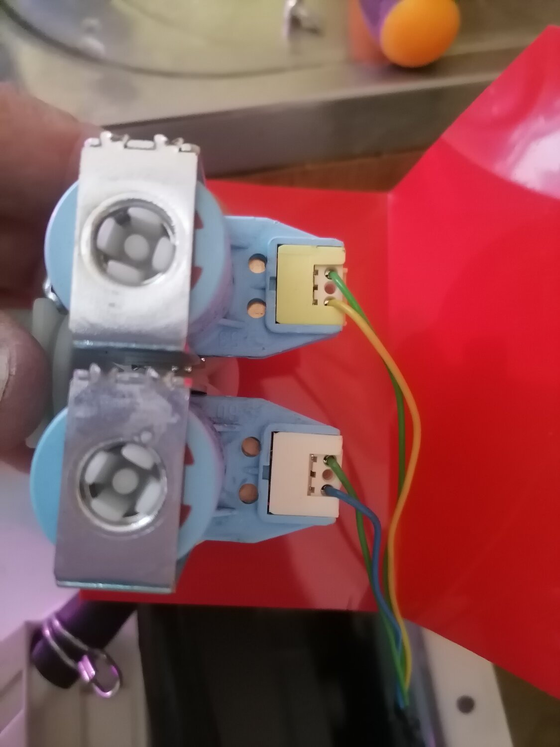 розетка подключение, подключение кабеля, подключение вилки, подключение проводов к вилке, электрическая розетка с