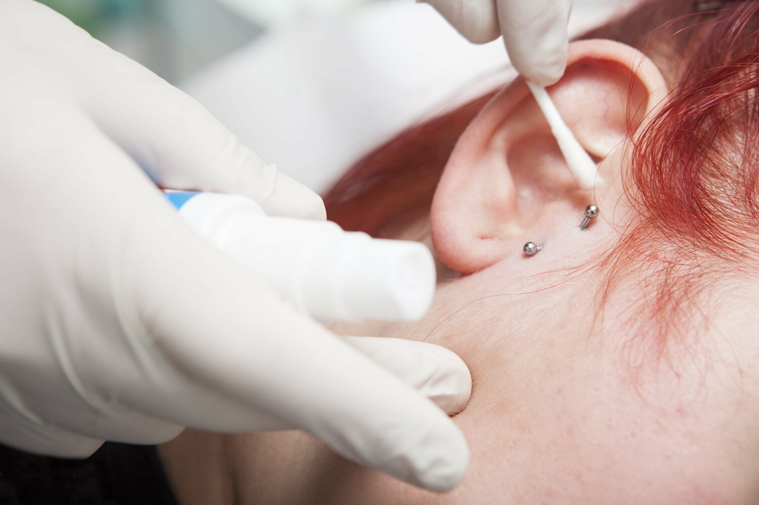 tragus piercing, часть лица, пирсинг ушей, пирсинг, обрабатывать пирсинг