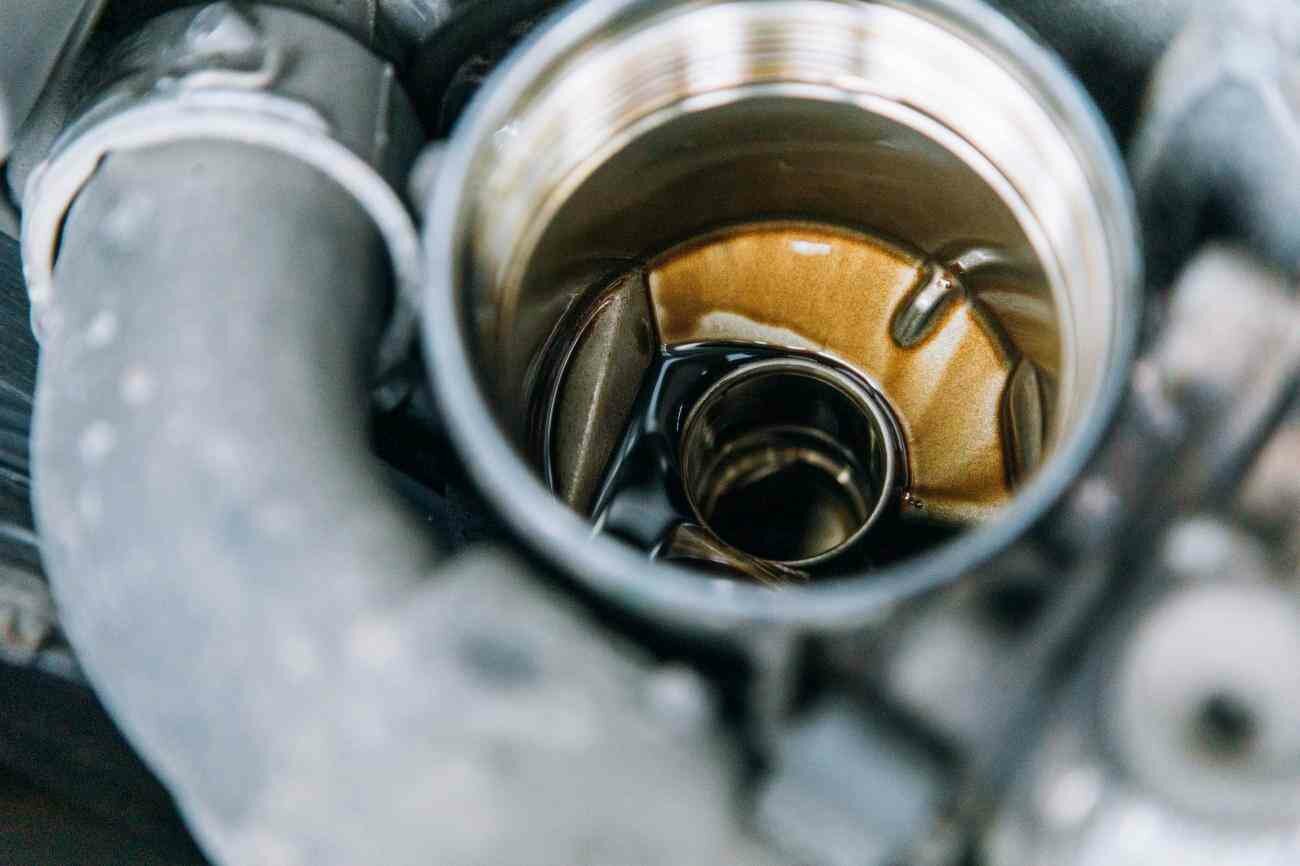 клапан в масляный стакан bmw n46, масляный стакан м50 ванос, обратный клапан масляного фильтра m43tu, масляный стакан м54 слив, ep6 двигатель корпус масляного фильтра стакан
