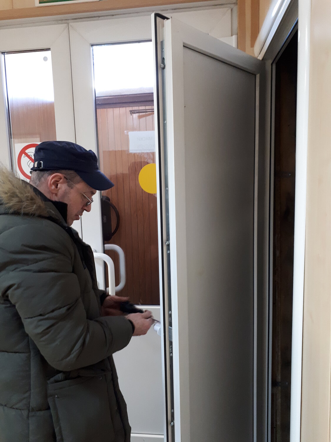 монтаж двери, для людей, открывать двери, красить лифты запрещено, лифт