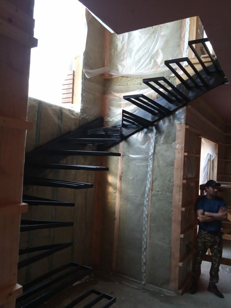 каркас лестницы, металлический каркас лестницы, лестница металлическая, металлическая лестница в доме, каркас лестницы из металла
