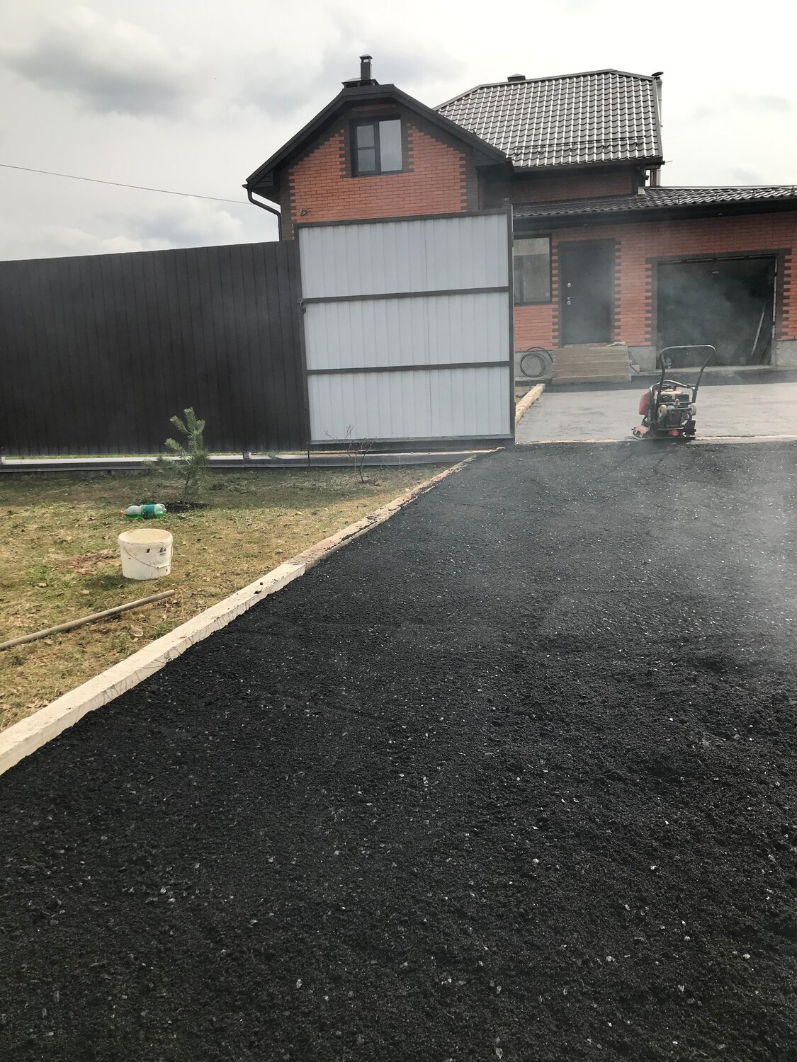 асфальтирование, парковка из асфальтовой крошки, укладка асфальтовой крошки, асфальтирование дорог, укладка асфальта