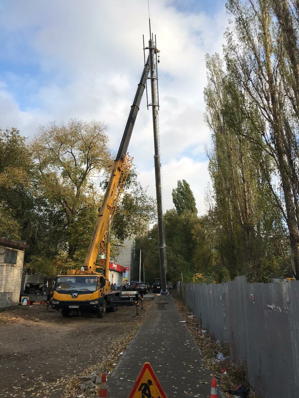 автокран ивановец 28 метров, автокран со столбом, автомобильный кран, техника, автокран на крышу
