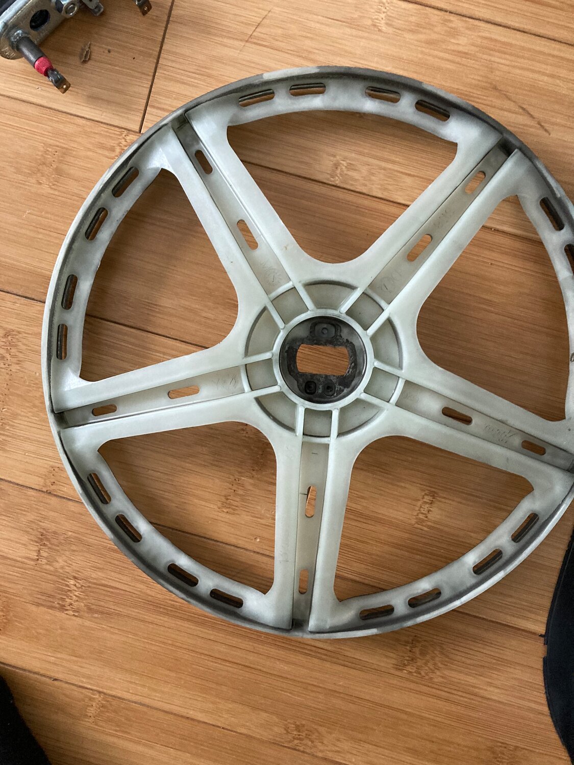 шкив 1323965 electrolux, шкив стиральной машины самсунг, 50298249009 шкив для стиральной машины, шкив 9000095133, шкив 50298249009