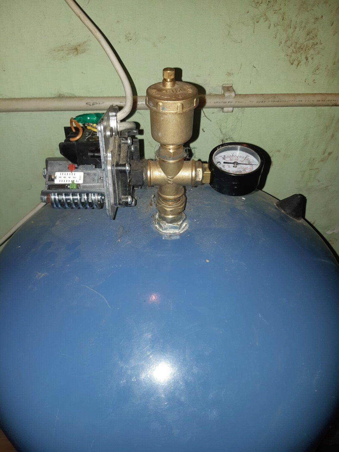 Разрыв мембраны гидроаккумулятора из-за износа