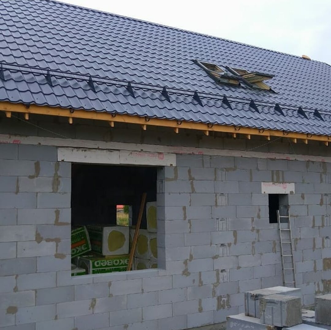 крыша для дома из газобетона, одноэтажный дом из газосиликатных блоков, газобетон, карниз дома из газобетона, металлочерепица