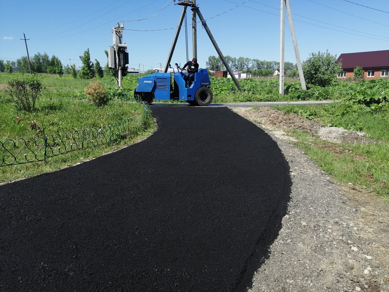 асфальтирование дорог, дорог, асфальт, укладка асфальтной крошки, коттеджный поселок бугры ленинградская область