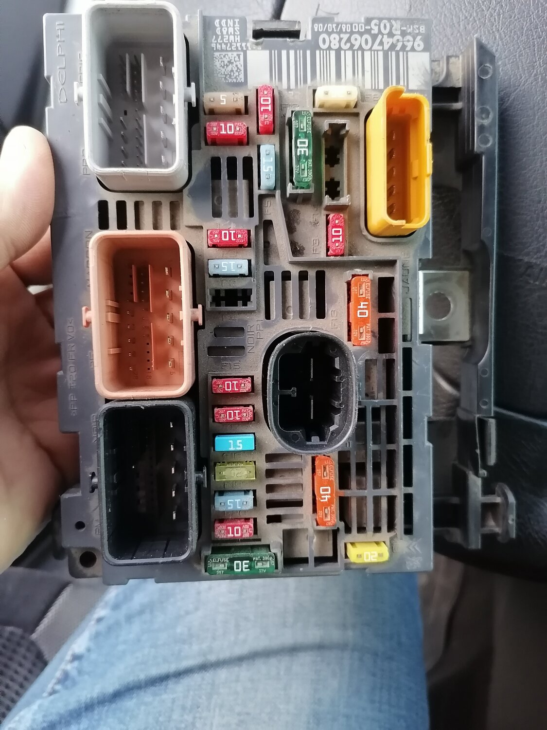 блок bsm ситроен с4, блок bsm ситроен с4 2006, блок bsm citroen c4, блок предохранителей bsm r05, блок предохранителей на ситроен с4 купе
