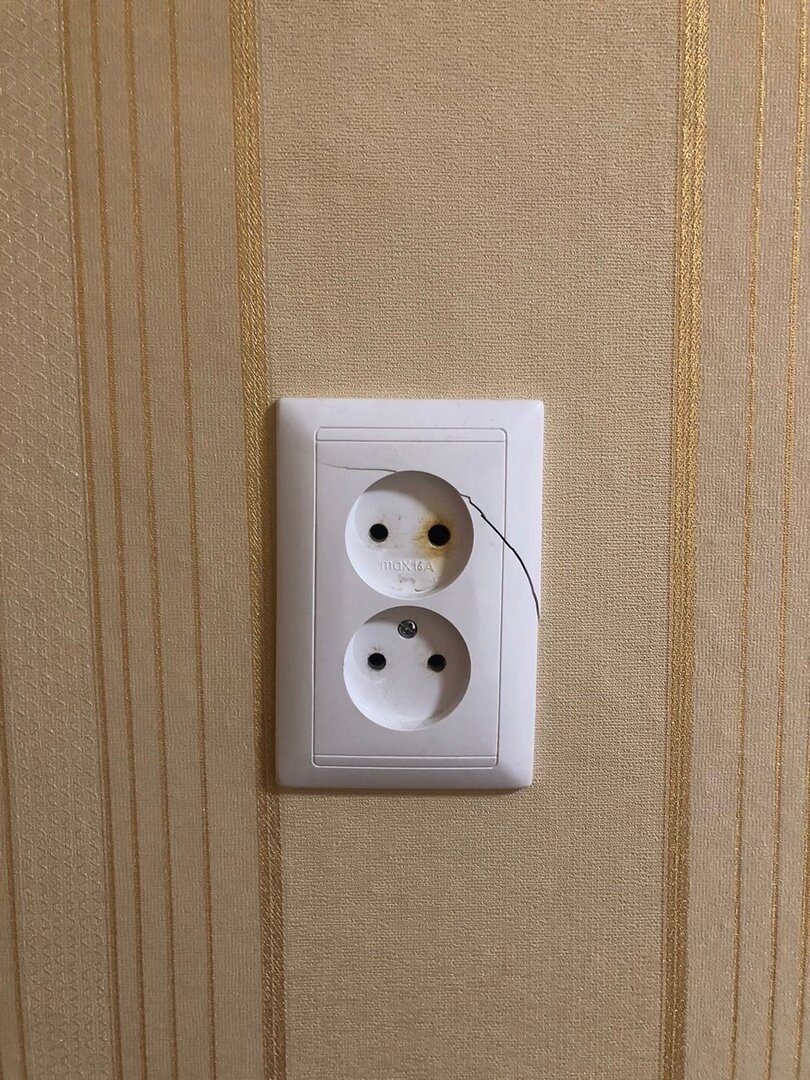 розетка legrand 774370, розетка, розетка на стене, розетки для внутренней проводки, розетка с заземлением
