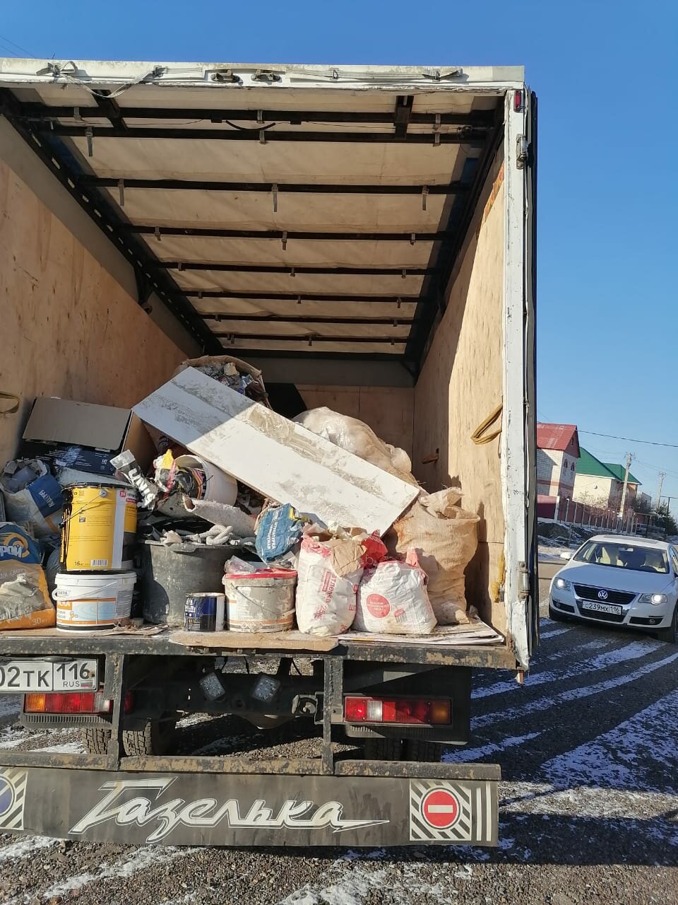 погрузка газели, газель 6 кубов мусора, вывоз строительного мусора газель, грузчик, перевозка мусора