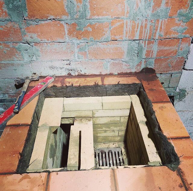 футеровка топки кирпичной печи, футеровка топки печи шамотным кирпичом, футеровка топки печи, перекрытие топки печи, печь с поддувалом из подпола