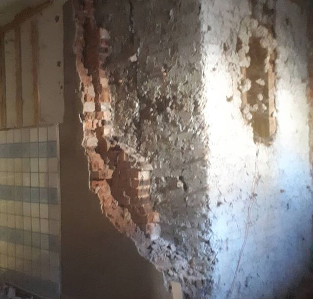 черновая штукатурка, машкка а штукатурка обвалится, старая штукатурка, штукатурка, штукатурка стен по маякам гипсовой штукатуркой