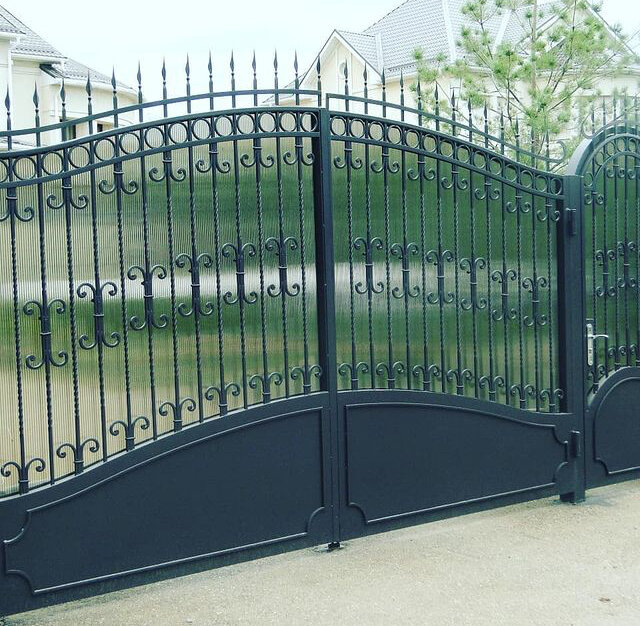 кованые решеточные ворота, металлические кованые ворота, ворота кованые, ворота, ворота и калитка