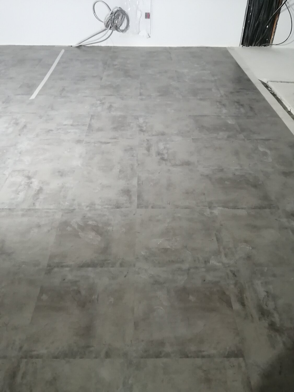 spc плитка замковая бетон натуральный starker loft integra, напольное покрытие, виниловый ламинат krono xonic 5 мм индастриал r052, виниловый пол, пол