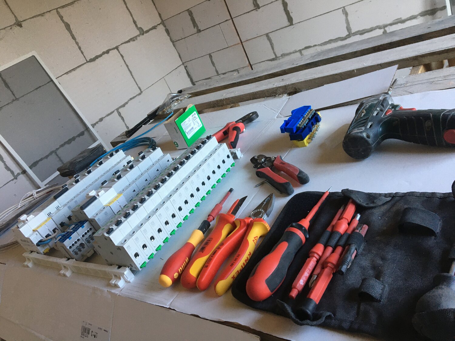 инструмент для сборки электрощитов, инструмент для сборки щита, инструмент для монтажа электрощитов, электромонтаж, электромонтаж в екб