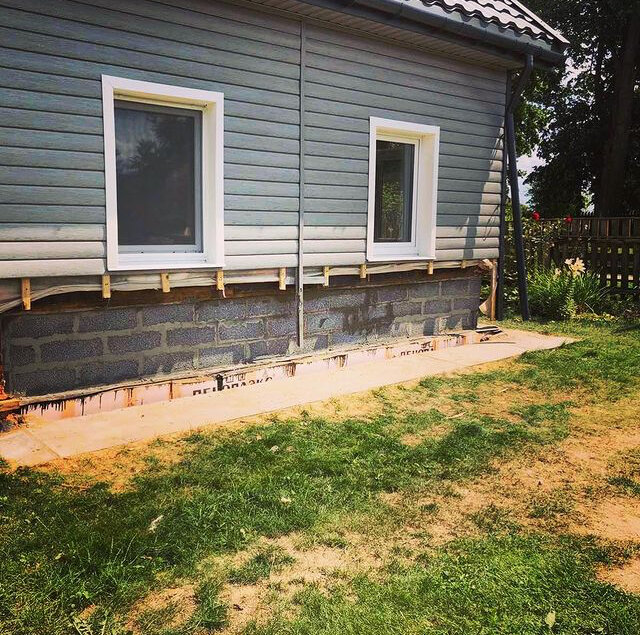 сайдинг без отмостки, облицовка фундамента деревом, дом, деревянный дом, фундамент под крытую веранду к дому