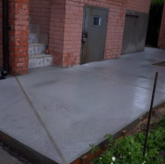 отмостка гаража, восстановление отмостки, бетонный заезд в гараж, бетонная площадка под машину, отмостка мкд