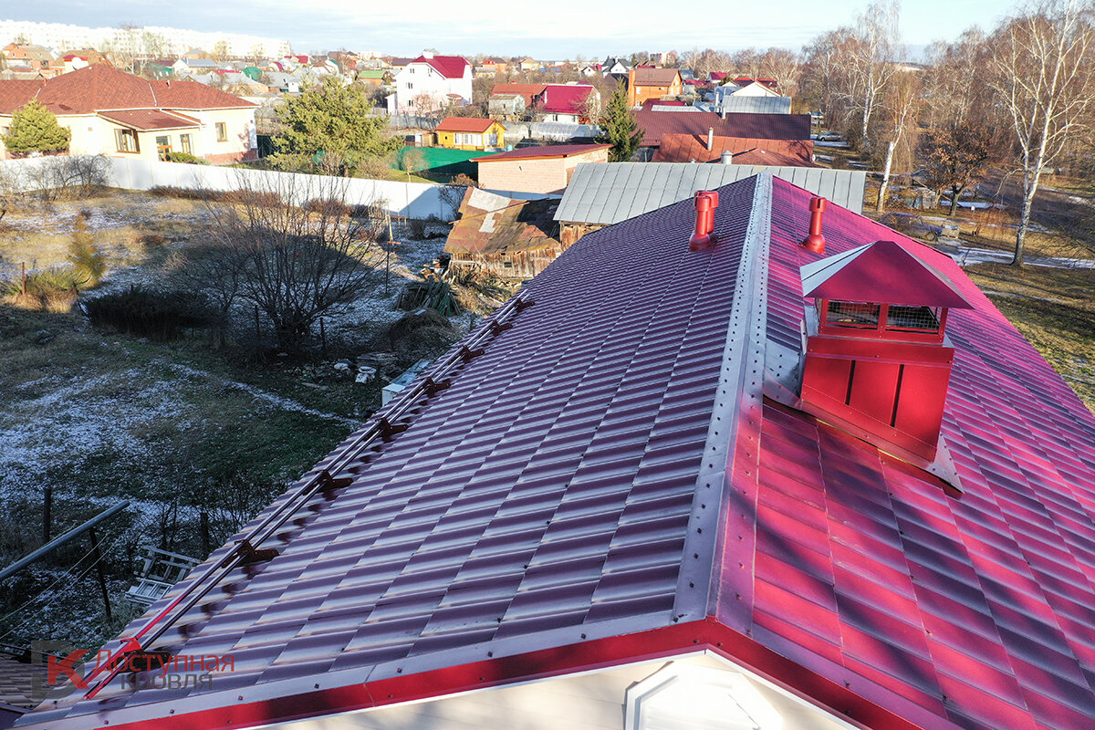 кровля, крыша, крыша из красного профнастила, крыша металлочерепица 3005, крыша из профнастила
