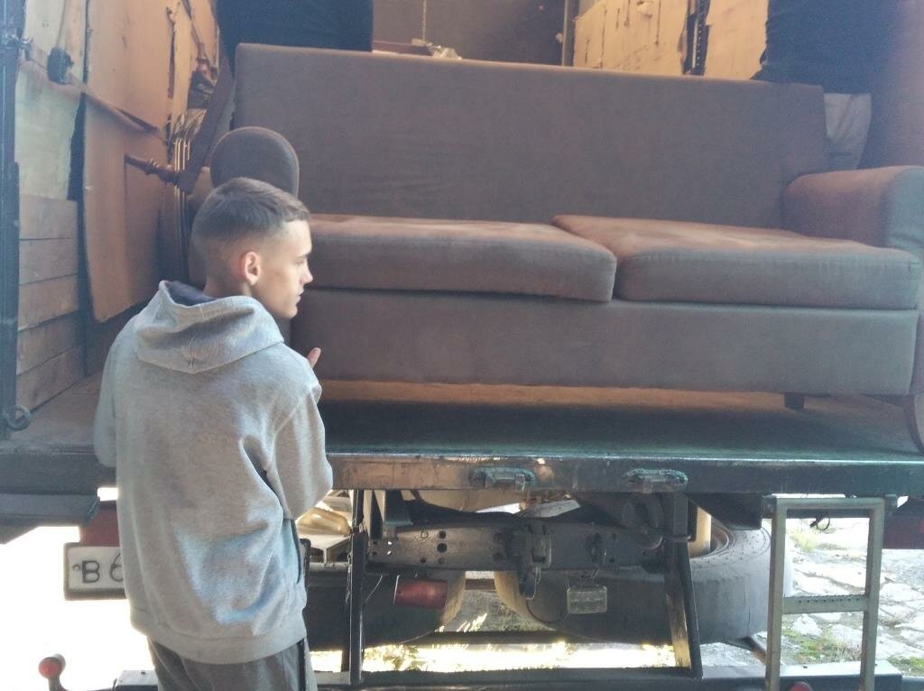 мальчик, комната, подросток лежит на диване, little boy, диван