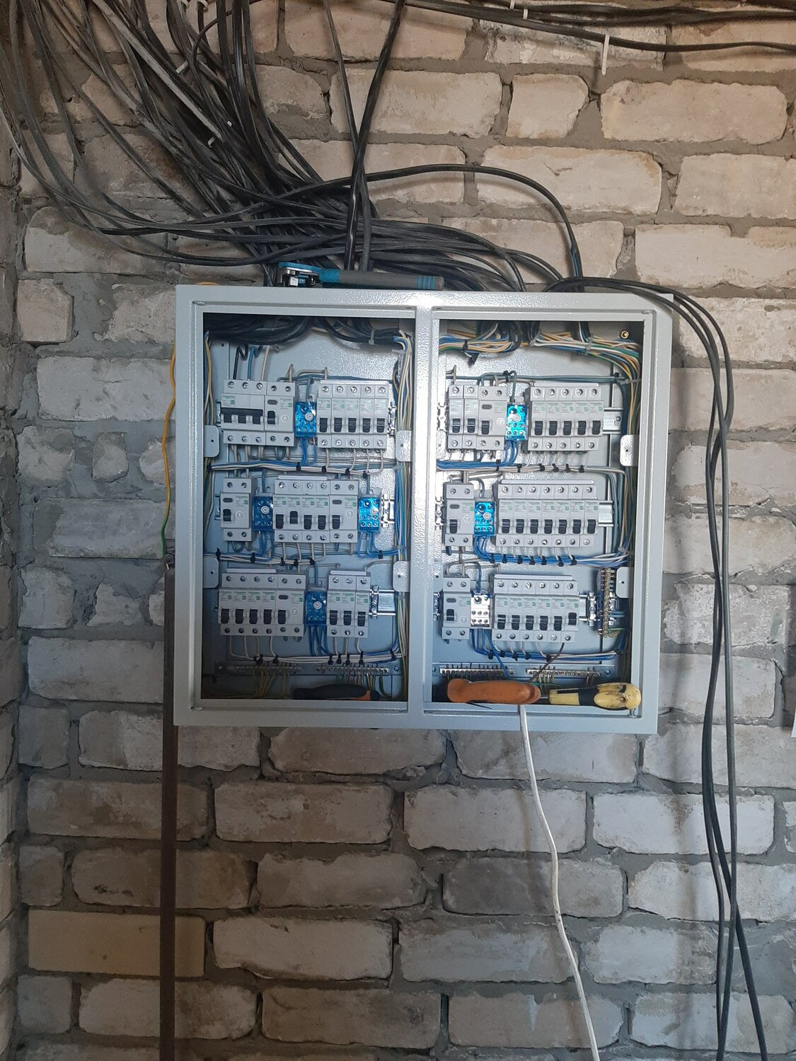 распределительный щит рщ-34, электрика дома, щит электропроводки в частном доме, щит электрический расклю, электромонтаж