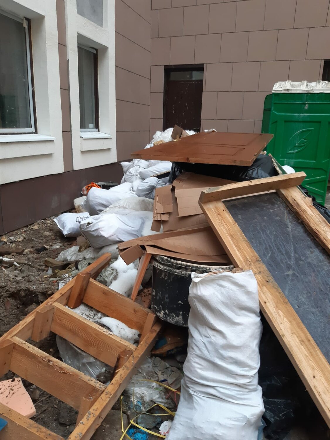 Разобрать и вывезти мебель на помойку - 95 фото