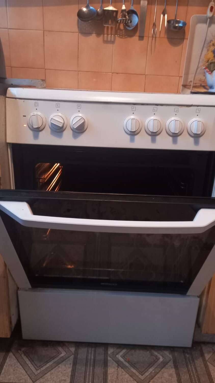 бытовая техника, плита beko, плита beko cdf 67100 gw, плита, стеклокерамическая плита