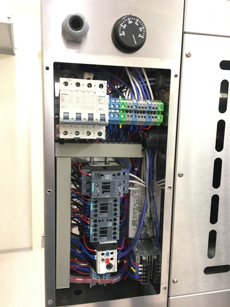 электрический щит на 380в на автоматах abb, щит авр для ибп, электрощит, электрический щит, квартирный электрощиток