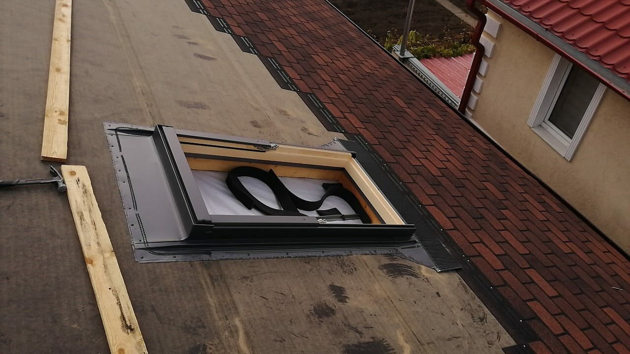 мансардные окна velux на мягкой кровле, мансардные окна, монтаж мансардного окна, мансардное окно факро fts u2 standart, монтаж мансардного окна velux