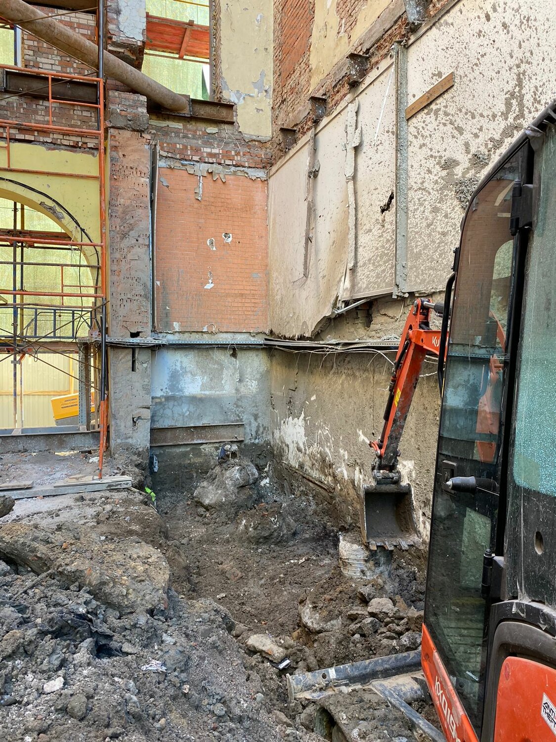 политехнический музей в москве раскопки, здание, закопанный политехнический музей в москве, откопанный политехнический музей, снос зданий