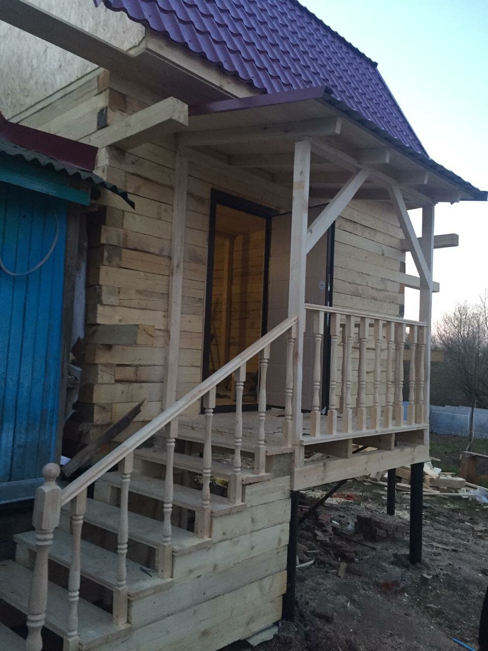 крыльцо в деревянном доме, простое крыльцо для частного дома, крыльцо в частном доме, крыльцо для бани, крыльцо для садового домика