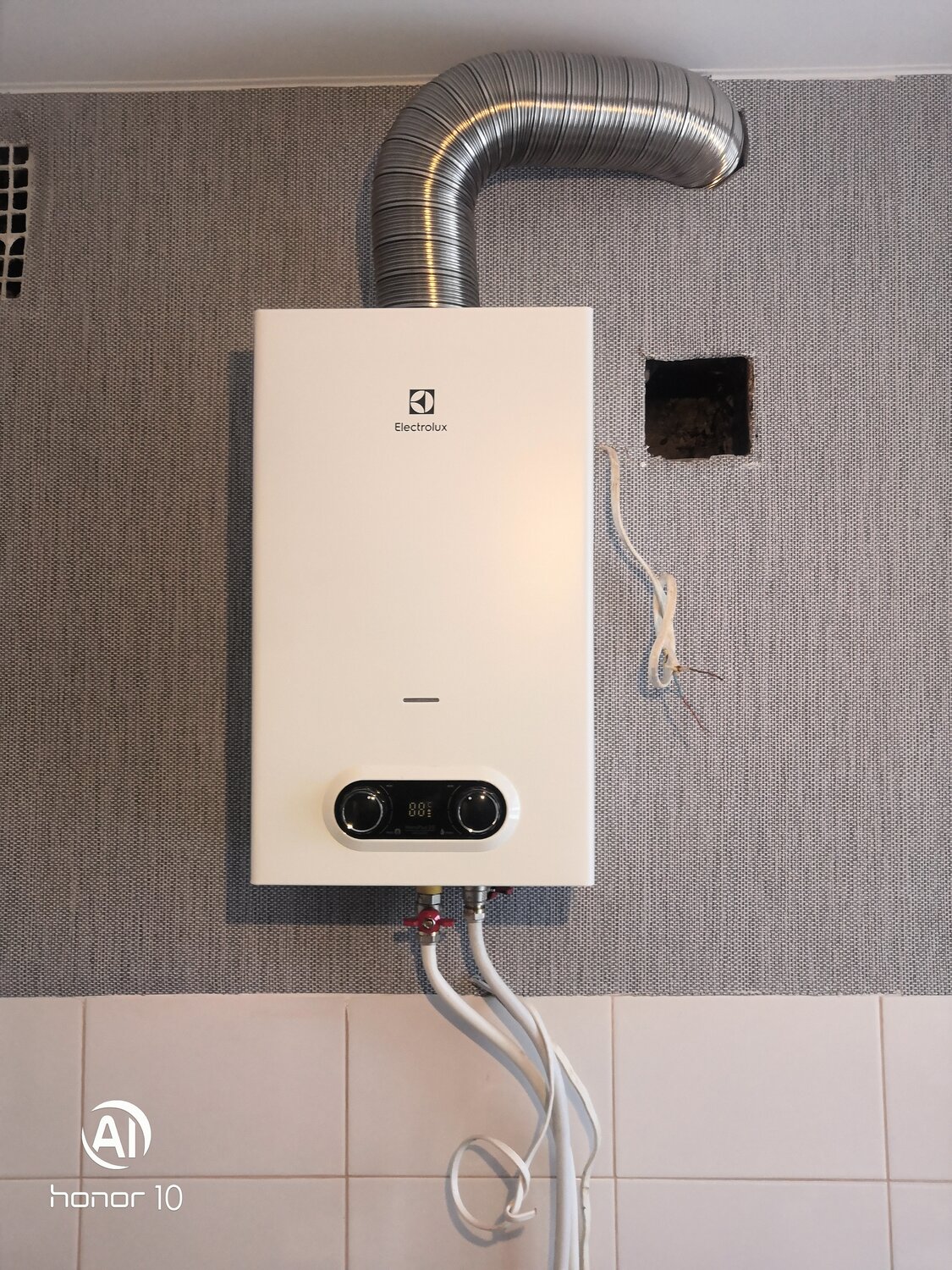 газовая колонка electrolux nano 10, газовая колонка electrolux gwh 10 nanoplus 2.0, монтаж газовой колонки, газовая колонка electrolux, колонка нева