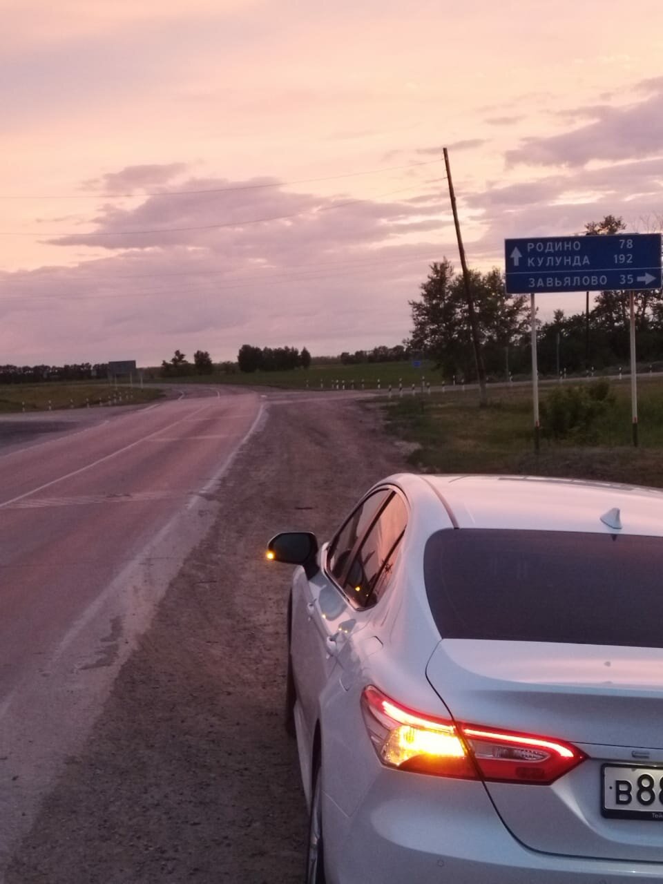 infiniti q70 белая, камри 75 2021, хендай элантра 5, hyundai elantra, toyota camry 70 стоп сигнал