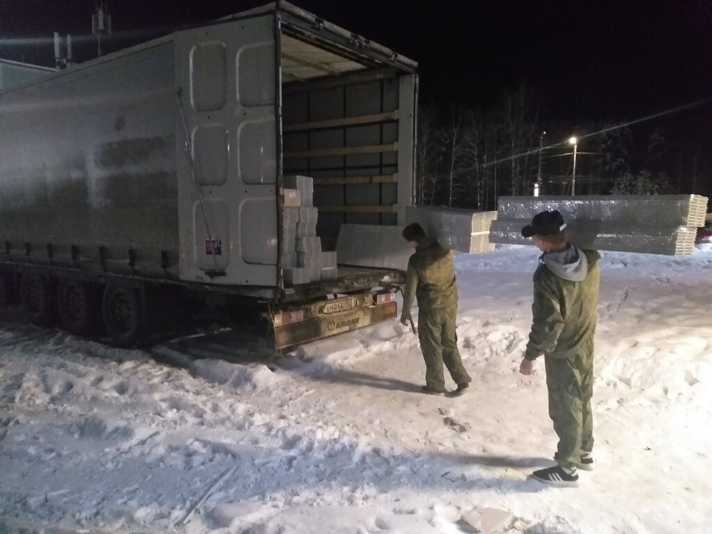 водитель фургона 1,5 тонны в канаде, грузовой фургон, военный, грузоперевозки переезды, грузовая