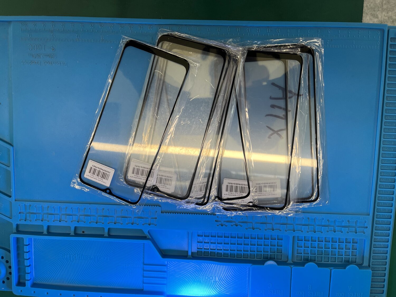 этикетка, стекло на телефон, стекло, samsung a51 переклейка стекла, стекло для iphone 11 с штуковиной для ровного
