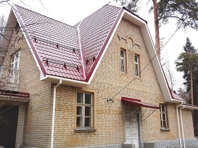 сайдинг для дома, металлочерепица красная, облицовка дома, металлочерепица крыша, отделка дома