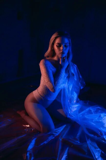 Bir dost uxlayotganida dostini sorib oldi.