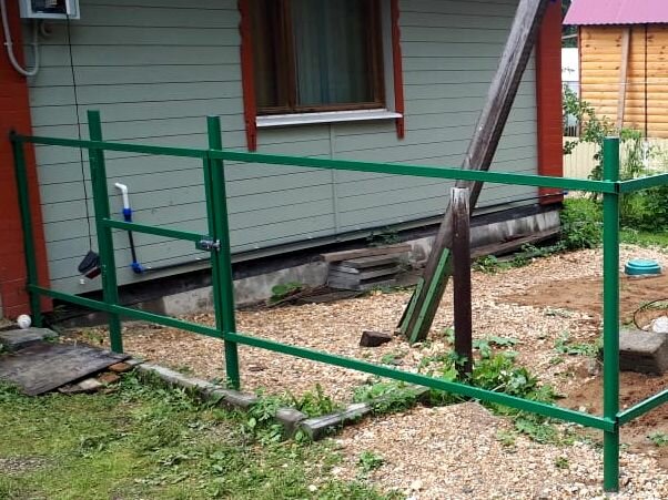 из река калитка каркас, забор калитка, ограждение забор, ограждение из сетки рабицы, калитка железная