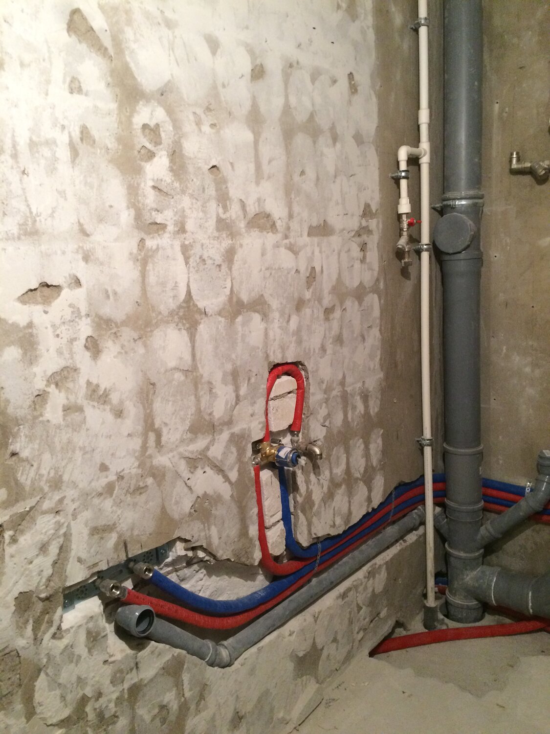 тройниковая разводка труб водоснабжения, разводка водоснабжения рехау, тройниковая разводка водоснабжения, водоснабжение, разводка труб нового поколения