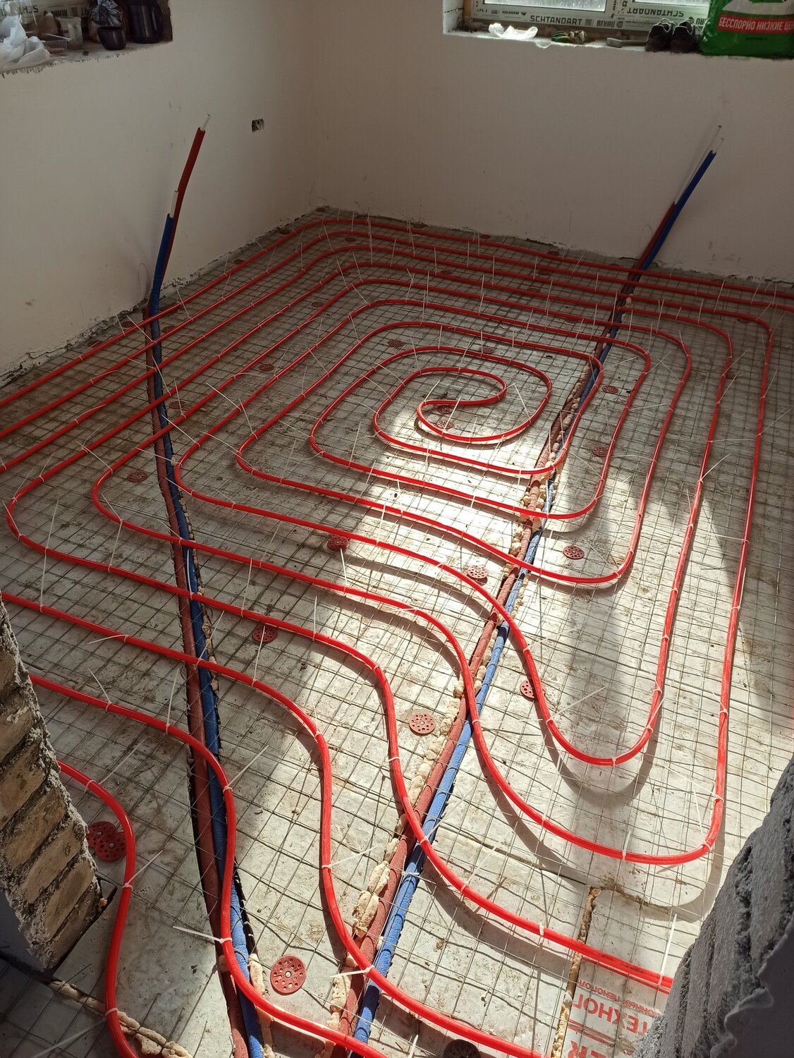 тёплый пол водяной, тёплый пол водяной от отопления, теплый пол в стяжку, тёплый пол, укладка водяного тёплого пола в стяжку