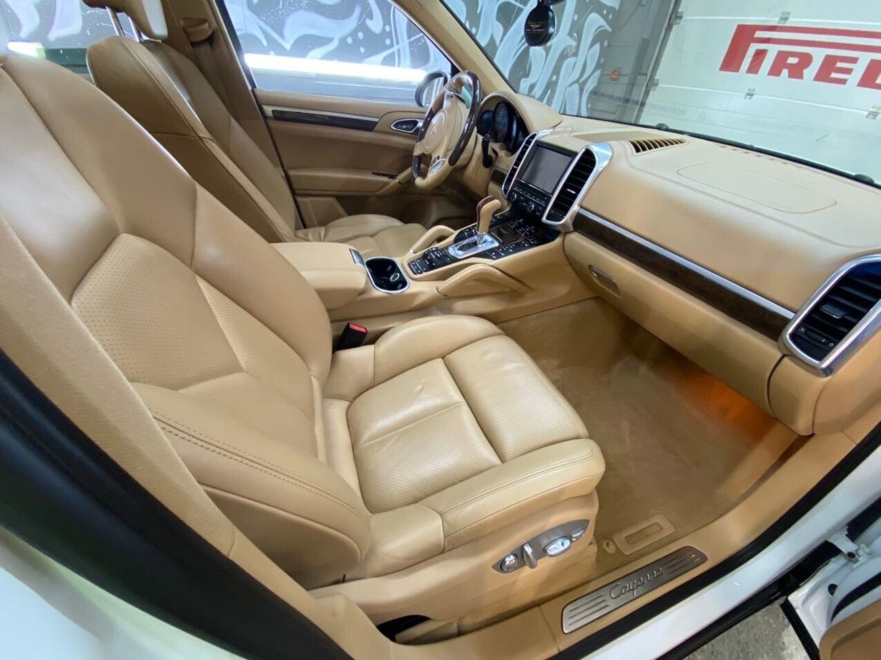 автомобиль, порше кайен 2012 салон, авто, порше макан белый салон, Porsche Cayenne II Рестайлинг (958)
