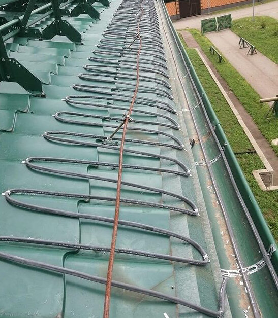 греющий кабель саморегулирующийся для обогрева кровли, обогрев кровли, греющий кабель на крышу, система снеготаяния для плоской кровли, монтаж греющего кабеля обогрева пола