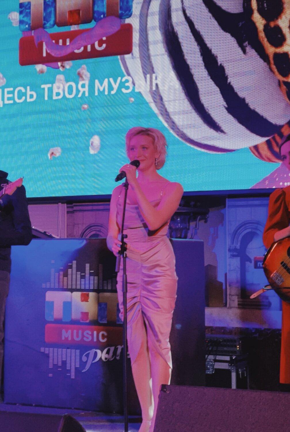 певцы популярные, праздничный концерт, концерт ностальгия, концерт, женщина