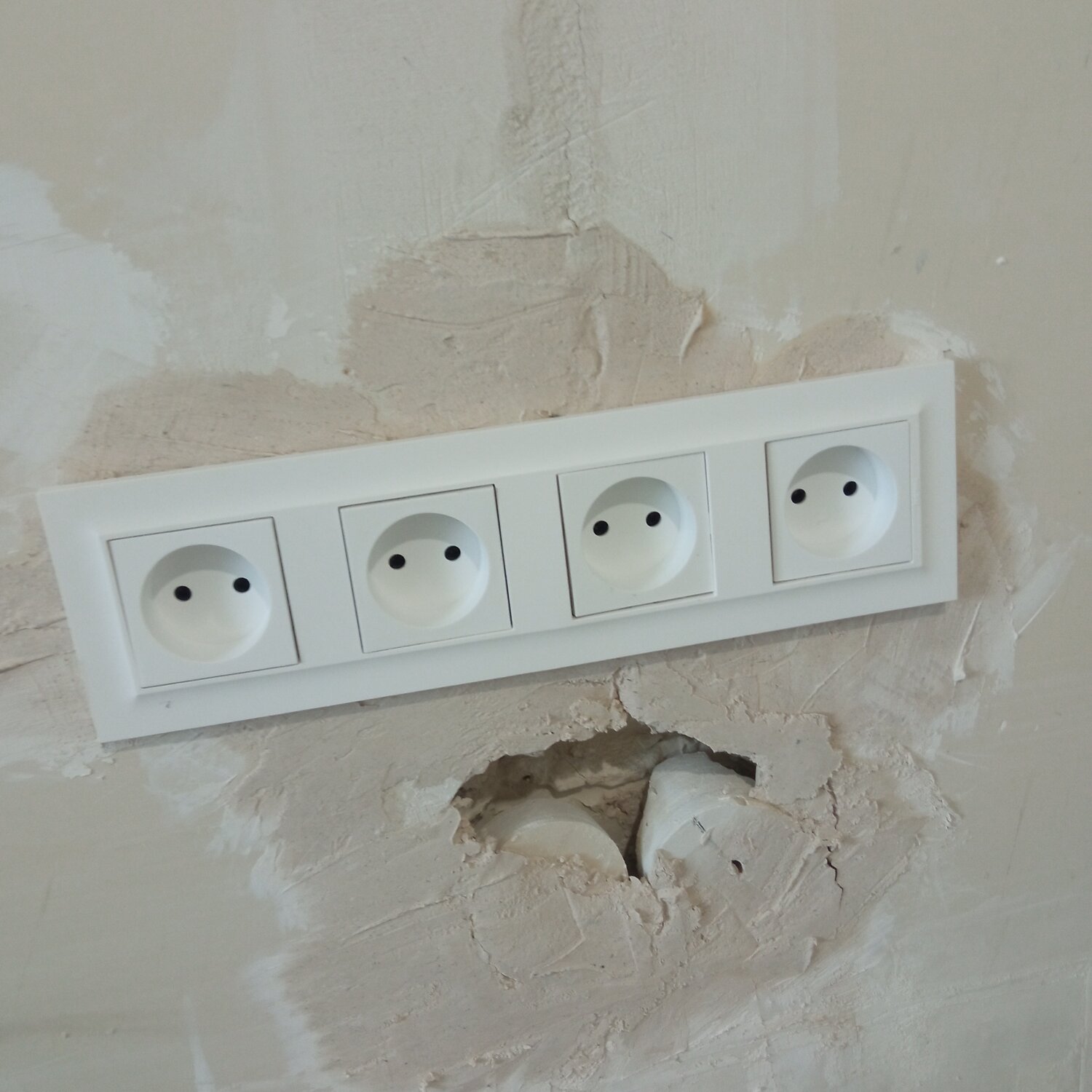 установка розеток, перенос розеток и выключателей, перенос розеток, блок розеток, монтаж розеток