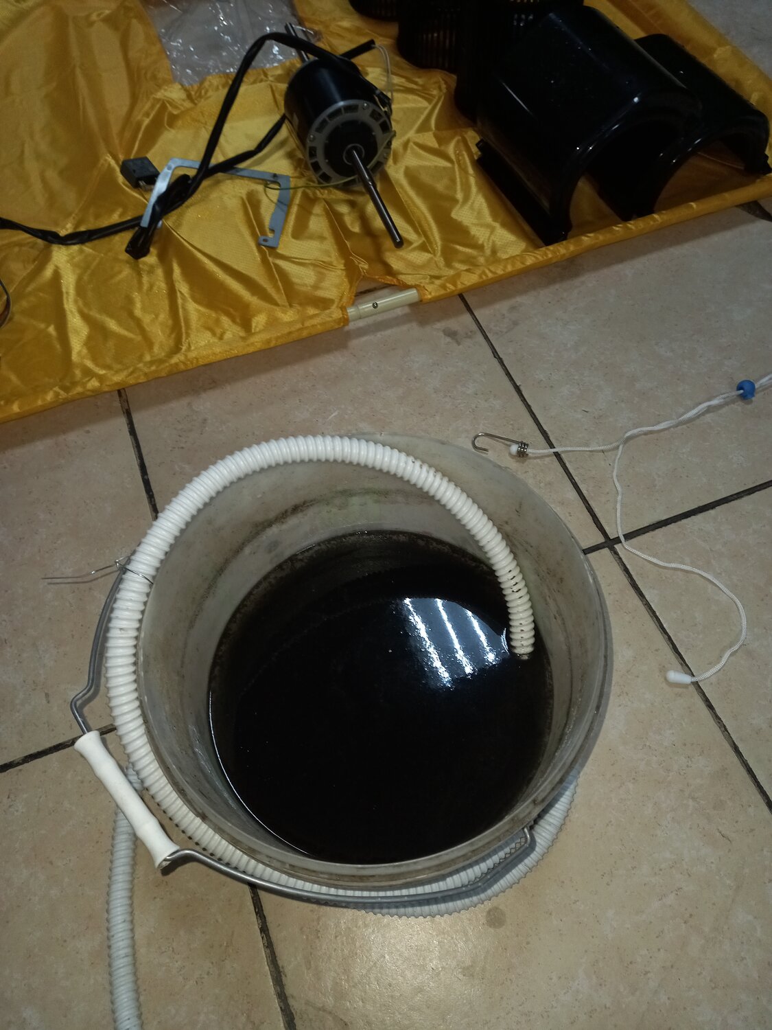 компрессор для аэрации септика из бетонных колец, гофрированная труба, предохранительное ограждение открытого колодца, экструдер гофрированная труба, отработка масла