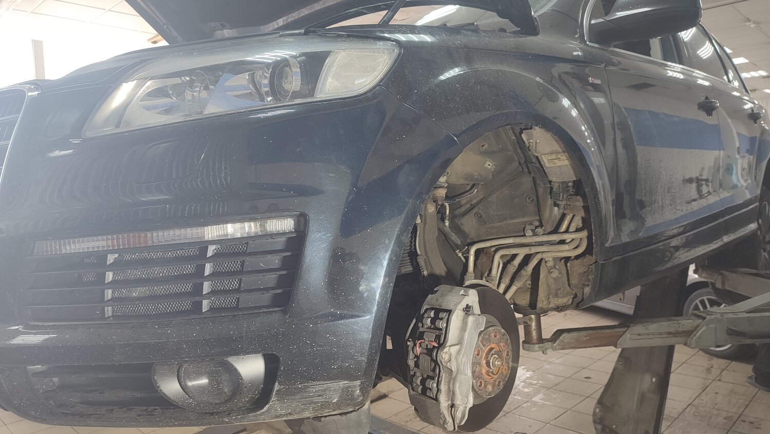audi q7, задний контур кондиционера audi q7 под коыллм, audi q, ауди q7 без бампера, задний сальник коленвала audi q7 3.0 tdi