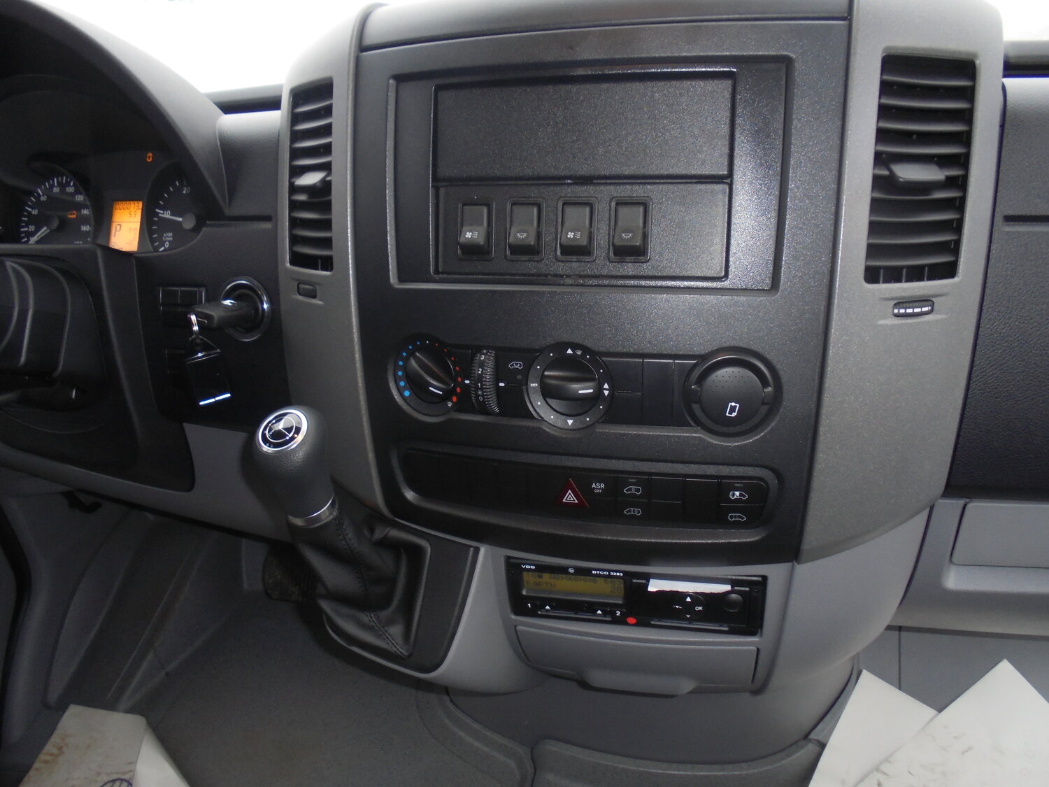 mercedes-benz sprinter, mercedes sprinter 315 2009 салон, штатная магнитола на mercedes sprinter 315 cdi, мерседес спринтер 2008 aux, sprinter