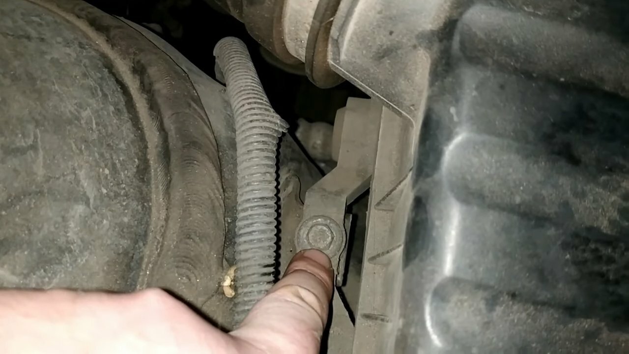 датчик хладагента рено меган 2, трубка отвода конденсата mitsubishi asx, сливная пробка охлаждающей жидкости ланос 1.5, подтяжка ремня генератора mitsubishi colt 1.5, крепление ограничителя двери 2110