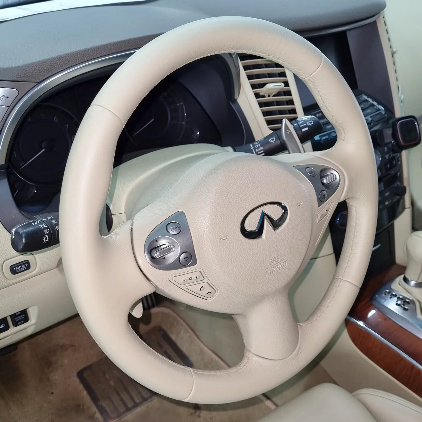 Руль Infiniti fx37