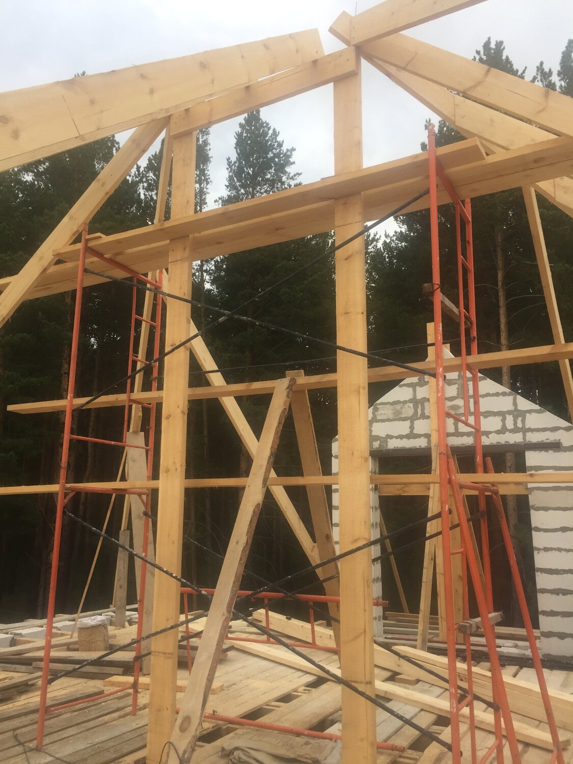 стропила каркасного дома, укосины в каркасном доме, стропила в каркасном доме, каркасный дом, каркасный фронтон