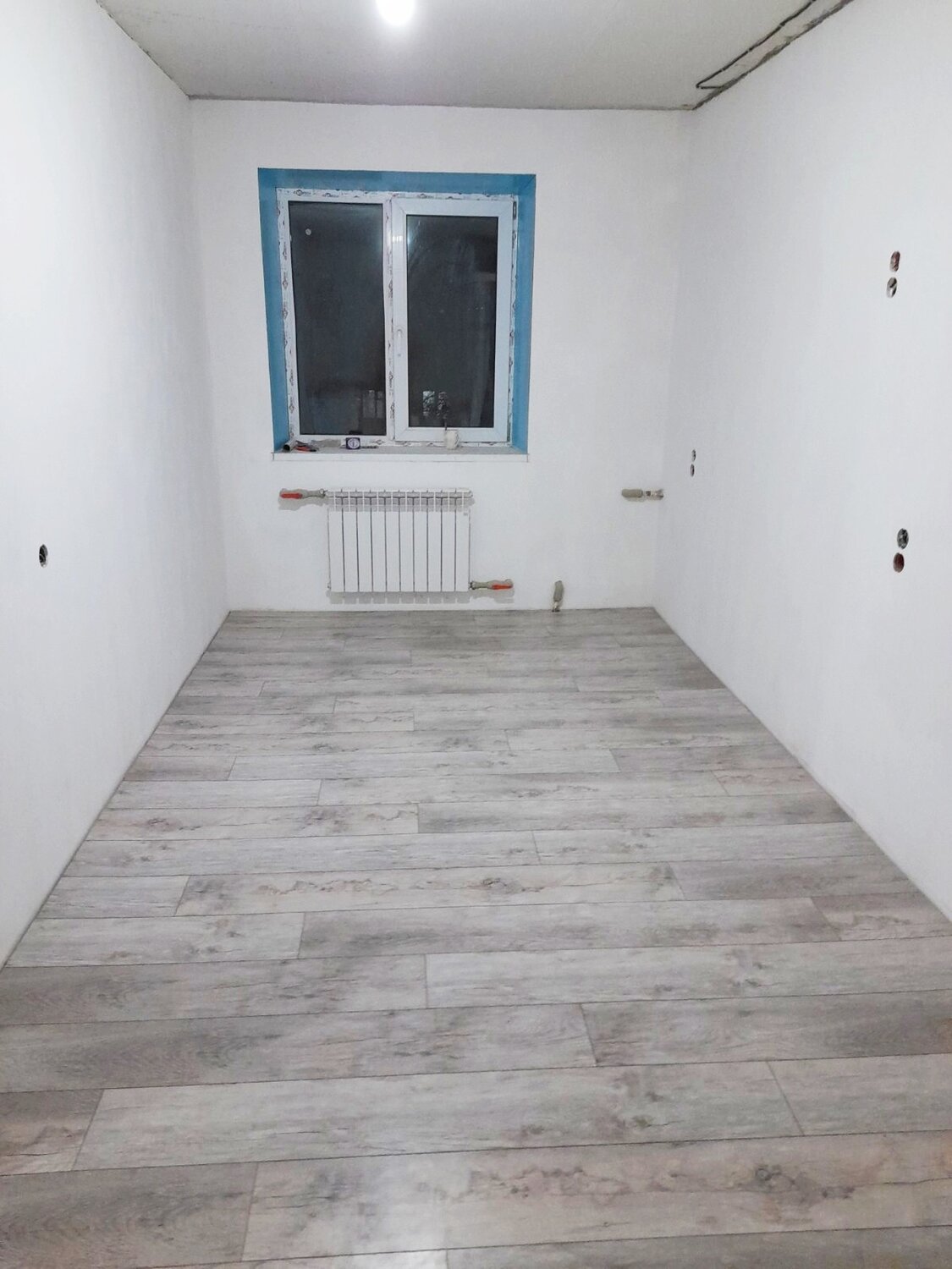 ламинат, квартира, укладка ламината, квартира комната, ламинат поперек комнаты
